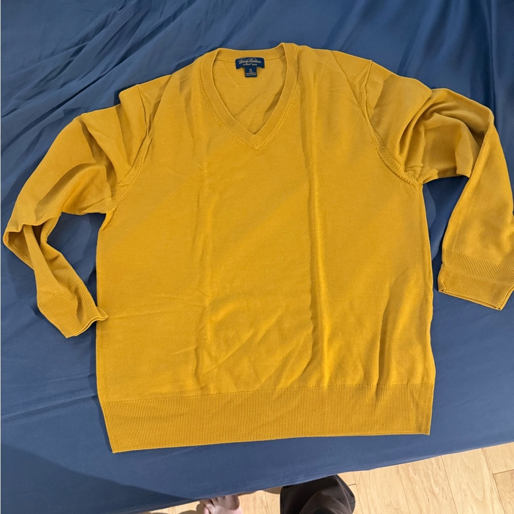 Brooks Brothers Men's Yellow V-Neck Sweater
